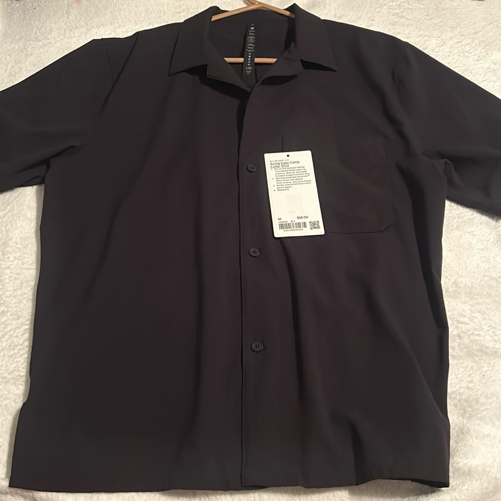 Brand new Lululemon men’s Airing Easy Camp Collar shirt sz M in black